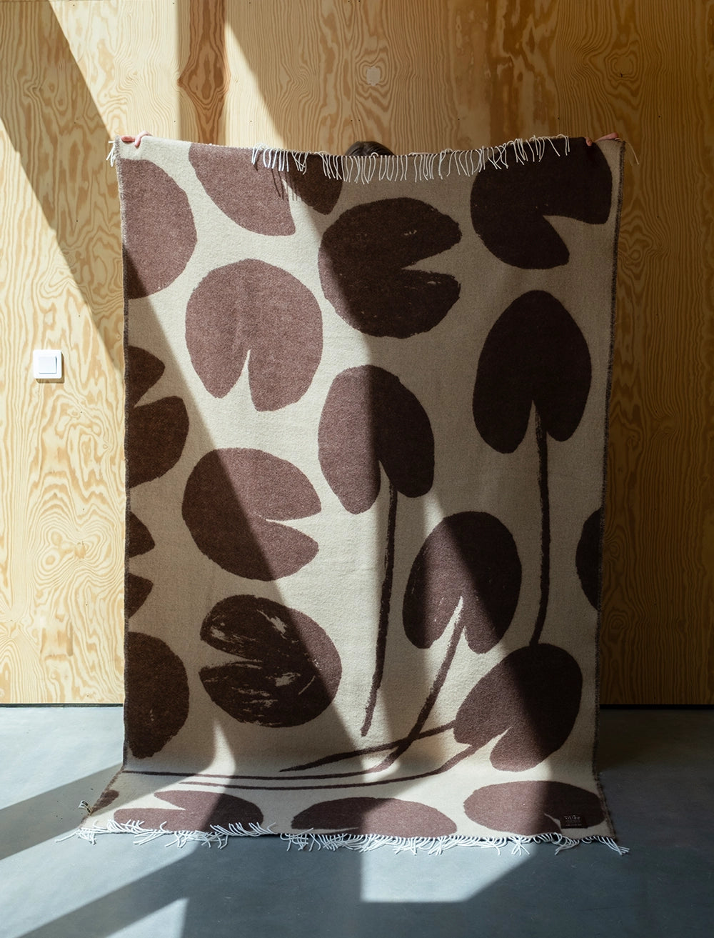 WATER LILIES LARGE WOOL BLANKET, BROWN