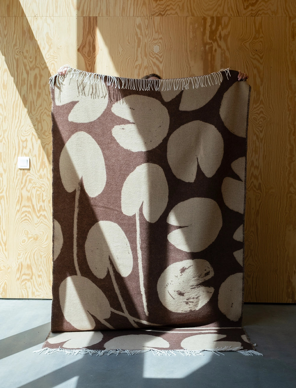 WATER LILIES LARGE WOOL BLANKET, BROWN