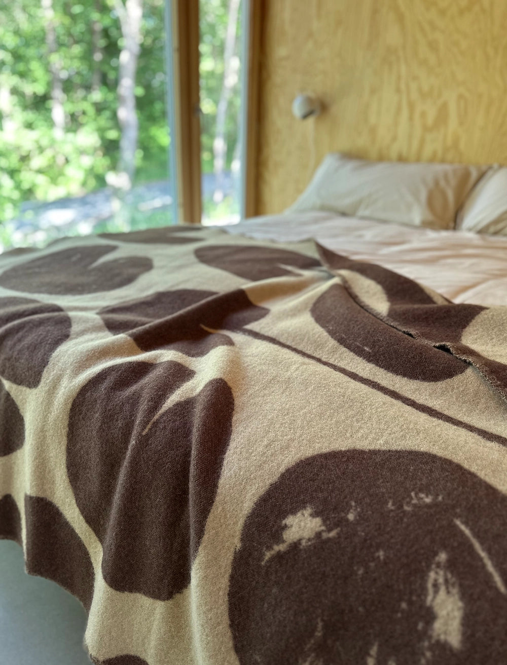 WATER LILIES LARGE WOOL BLANKET, BROWN