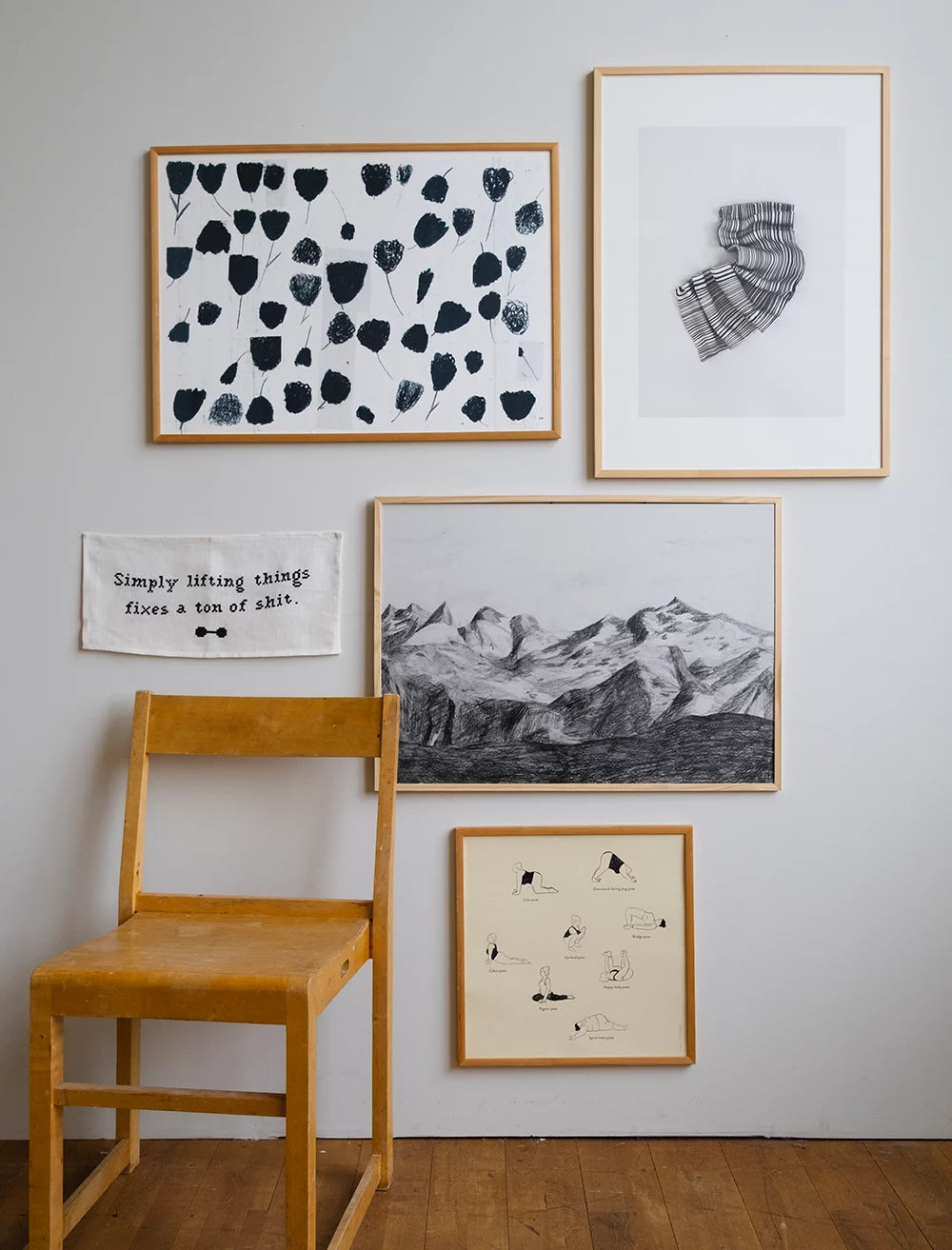 SIMPLY LIFTING WALL HANGING