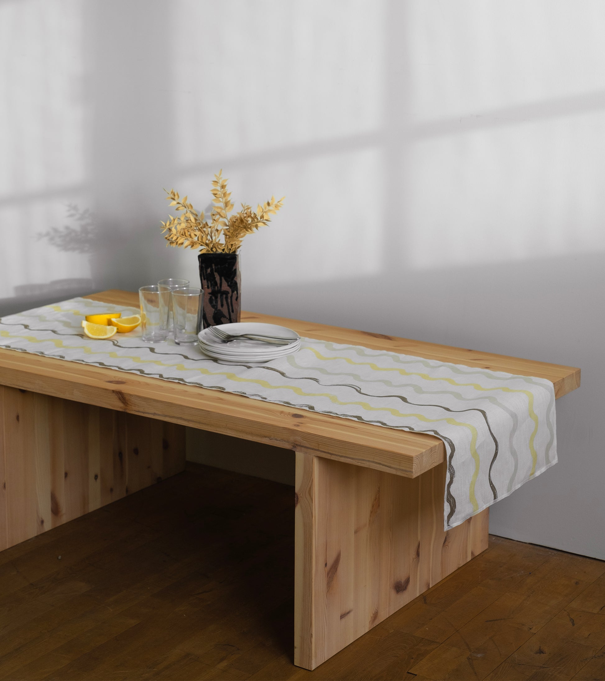 STRIPED LINEN TABLE RUNNER