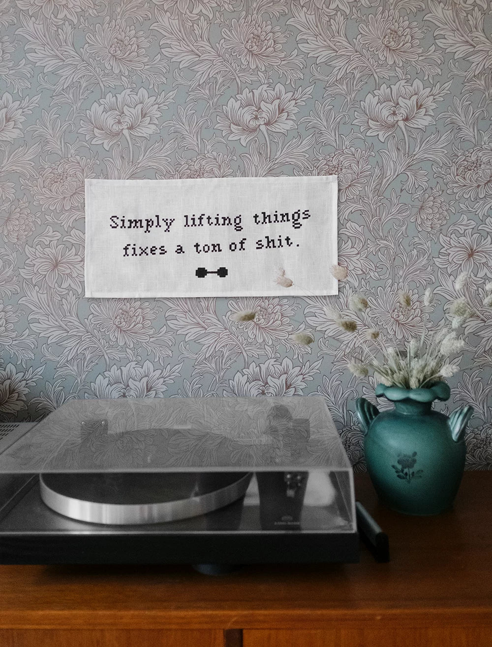SIMPLY LIFTING WALL HANGING
