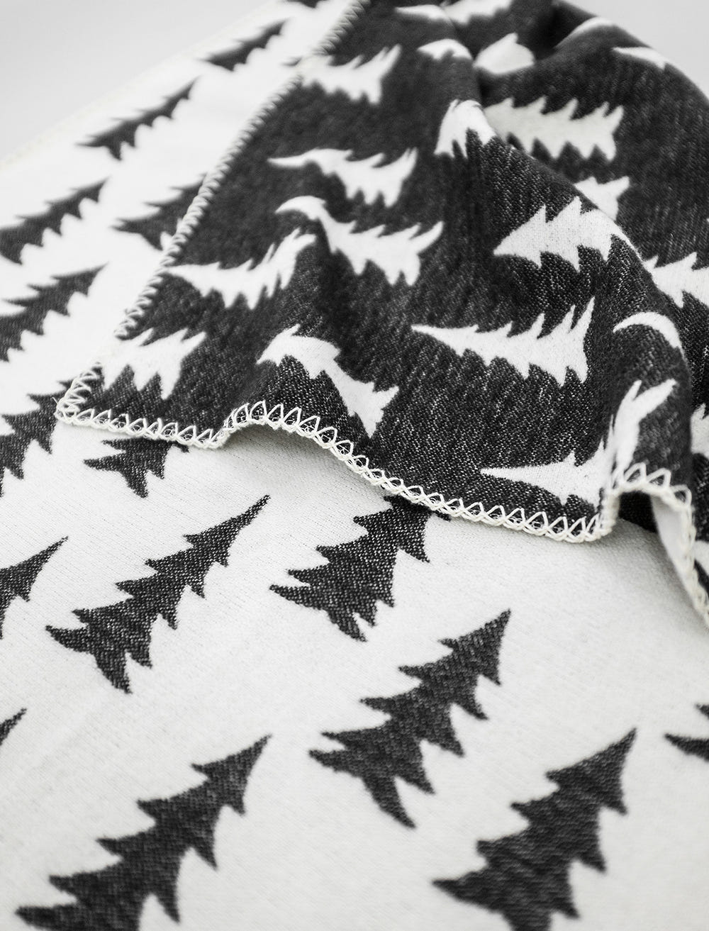 Gran Woven Child Blanket, Black/White