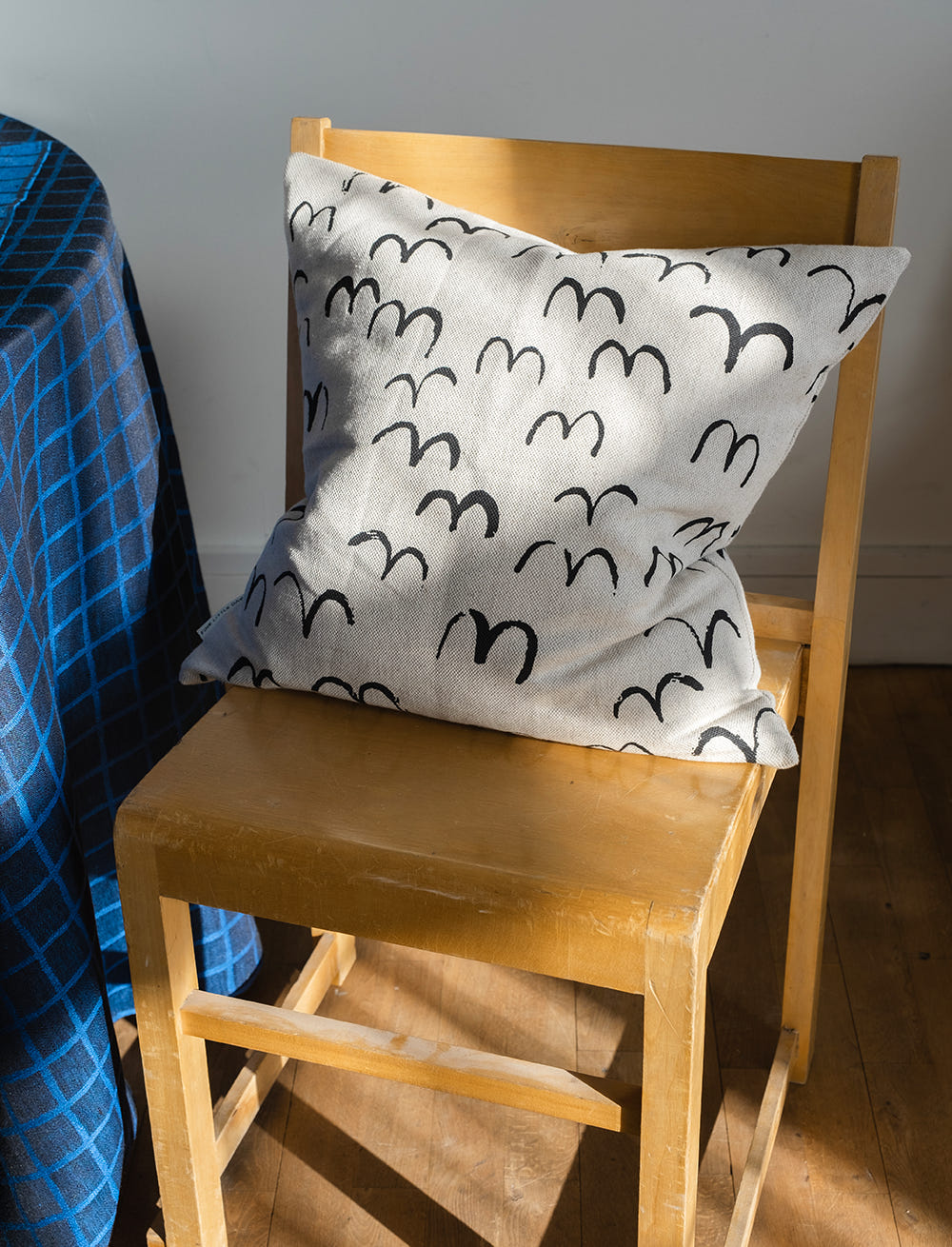 BIRD CUSHION COVER, BLACK