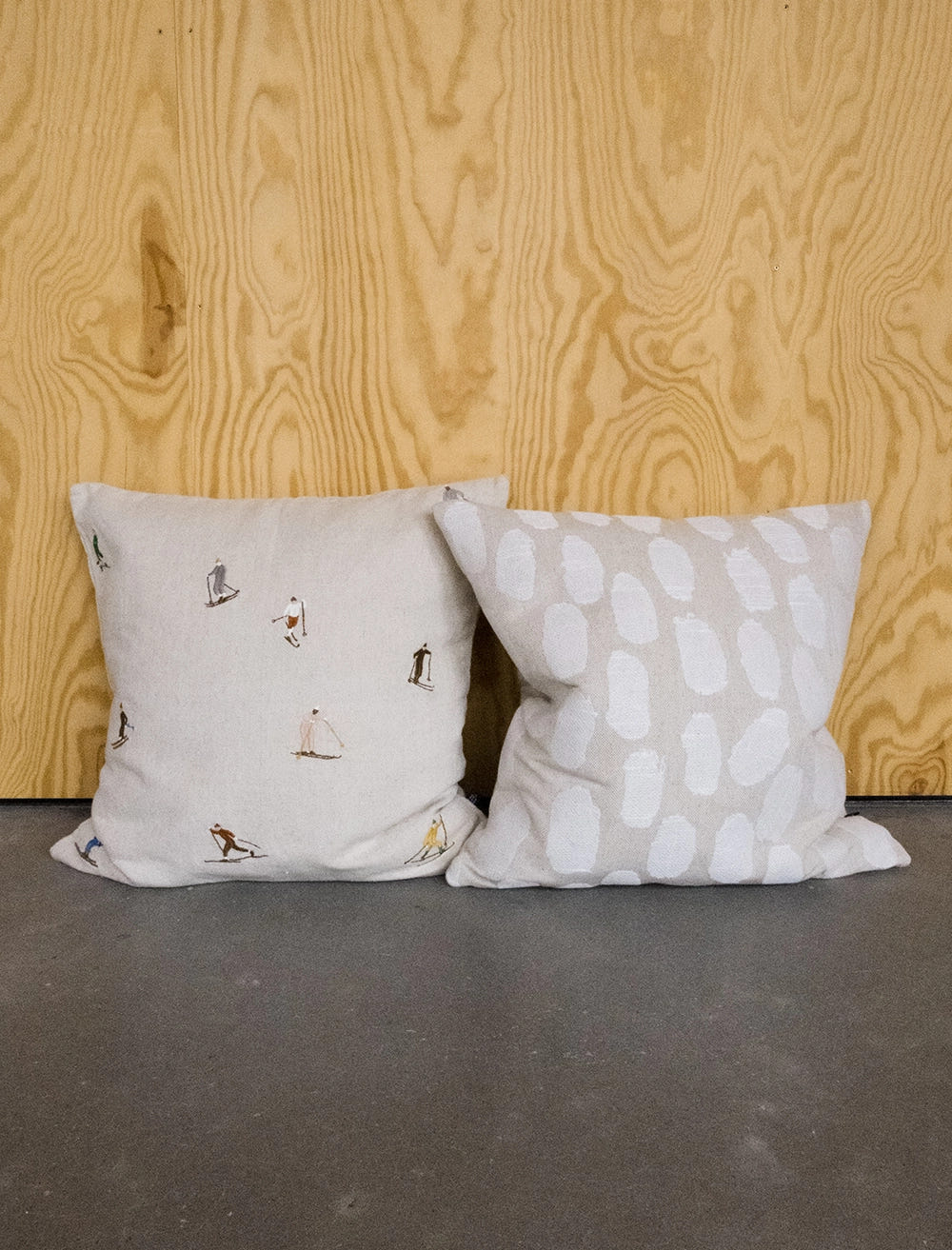 DOTS EMBROIDERED CUSHION COVER, WHITE