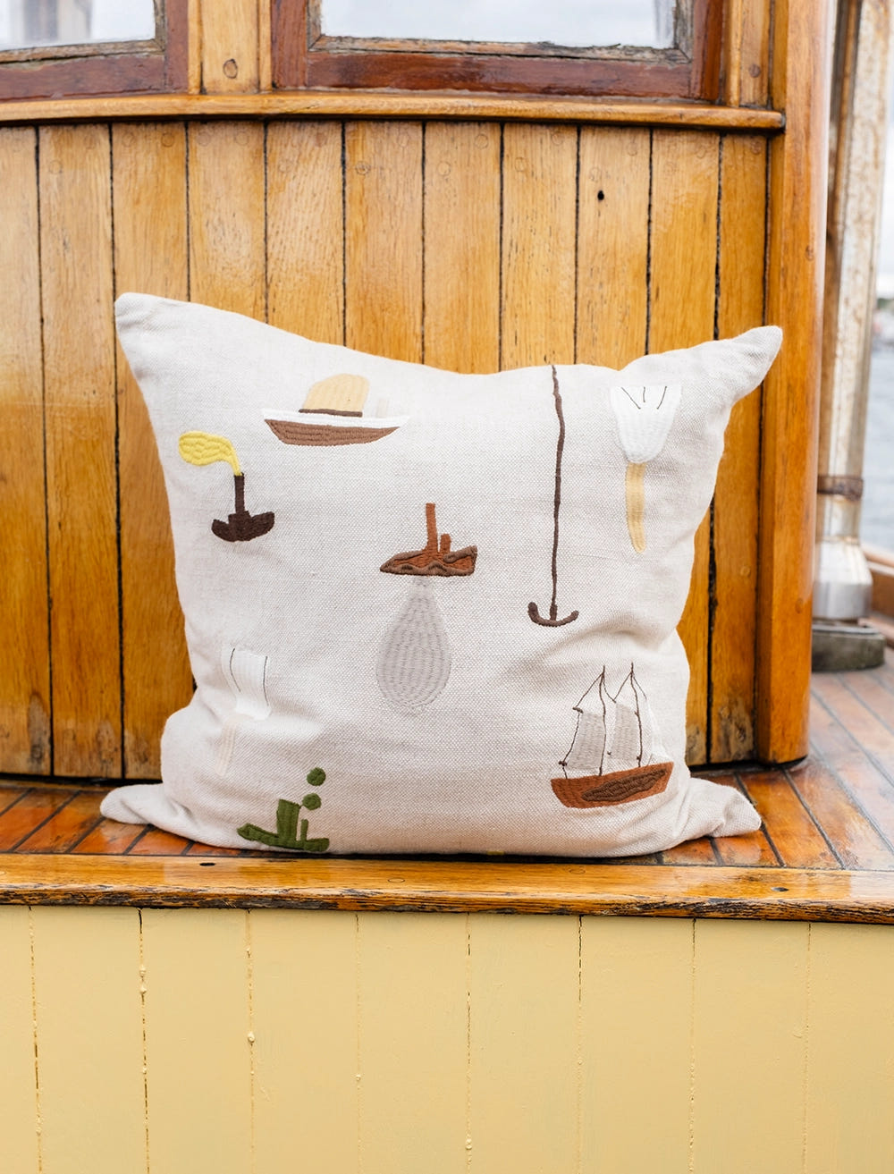 SAIL WITH ME BRODERAT KUDDFODRAL