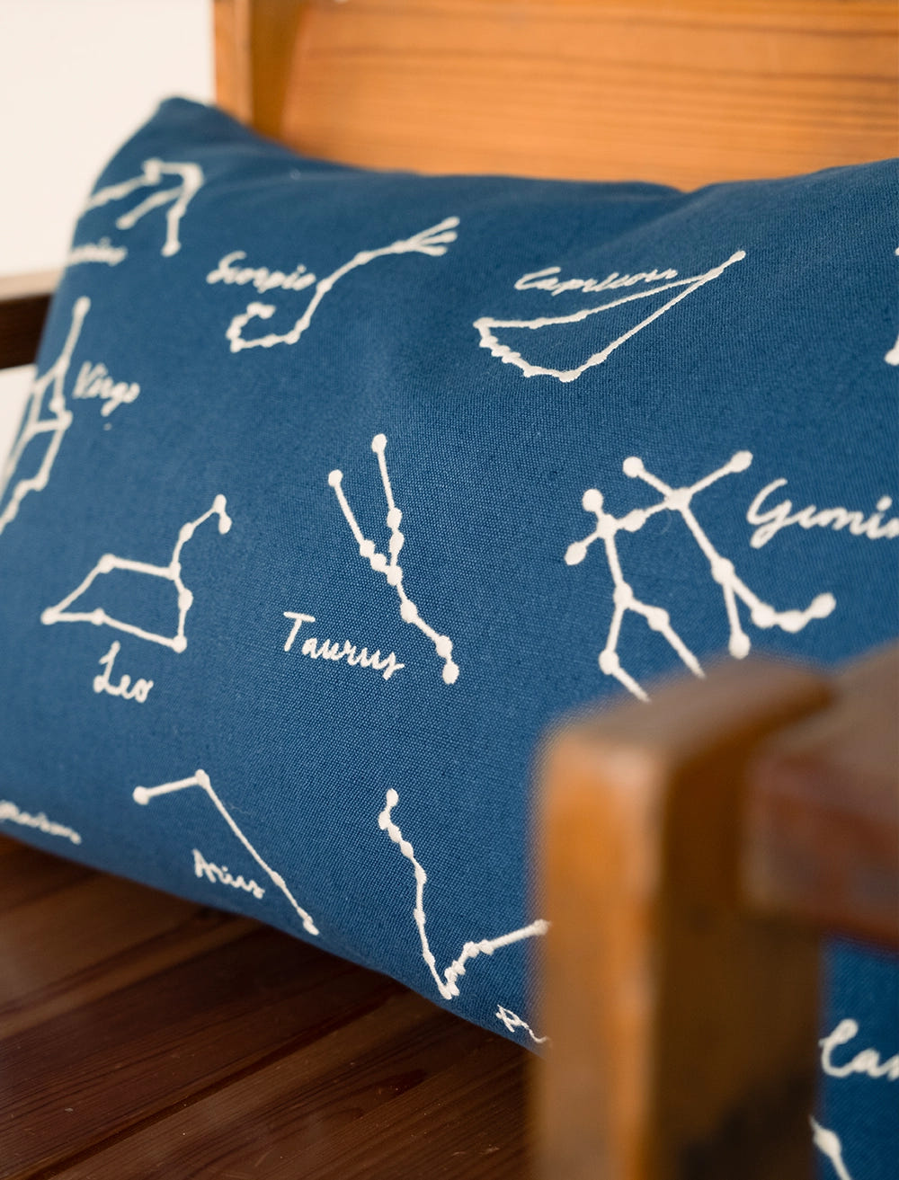 STJÄRNTECKEN EMBROIDERED CUSHION COVER, BLUE