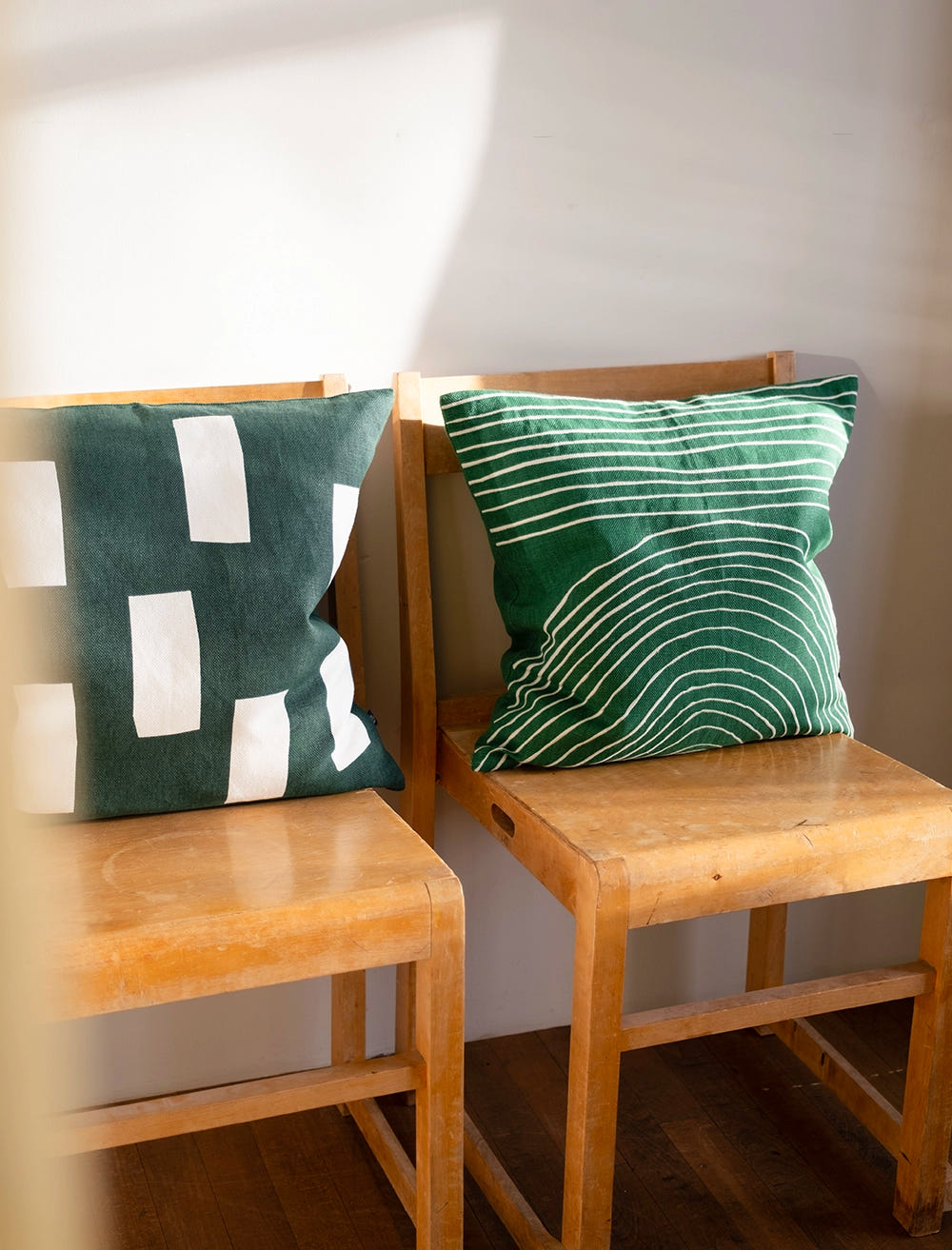 STRÅ BRODERAT KUDDFODRAL, GRÖN