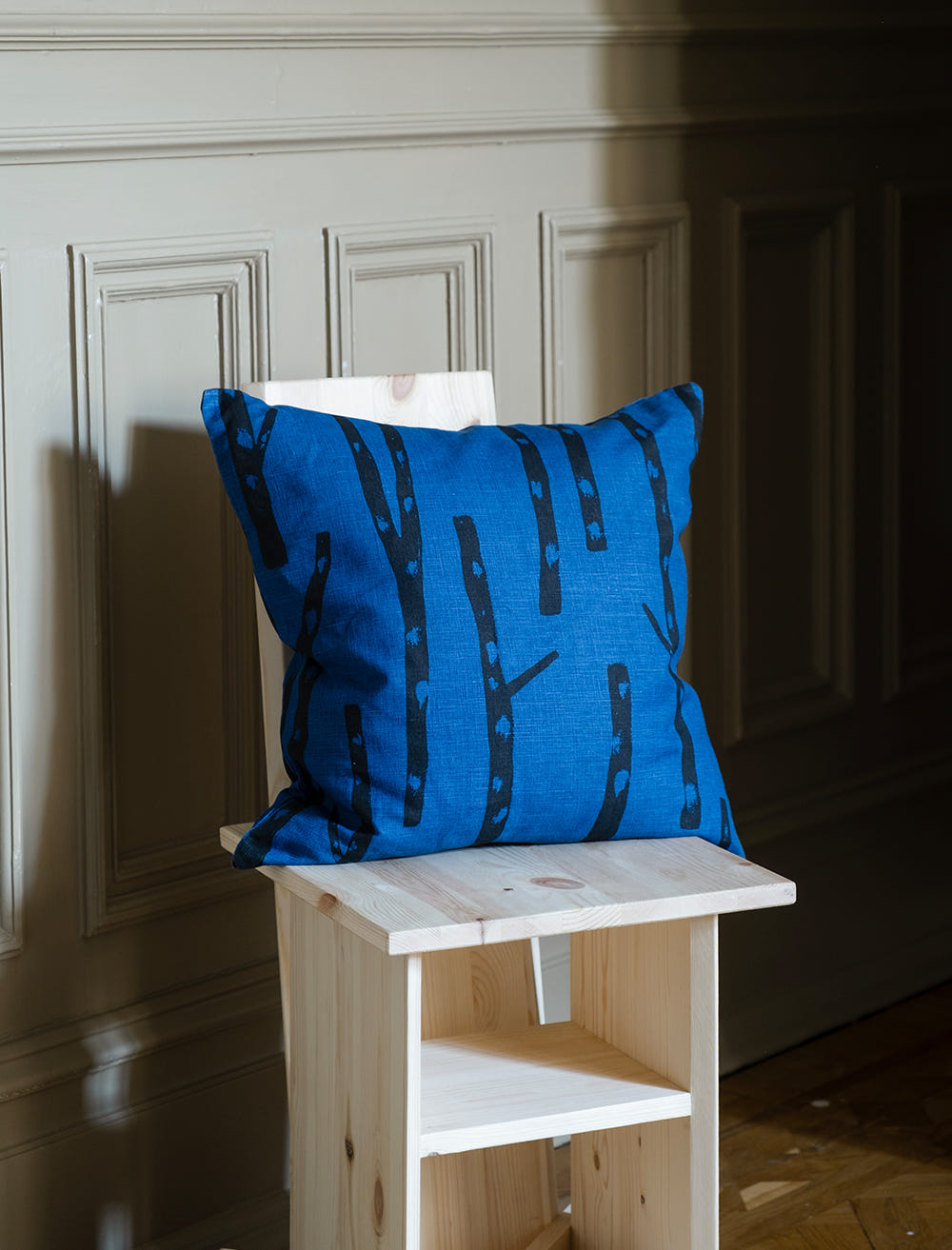 BIRCH CUSHION COVER LINEN, BLUE/BLACK