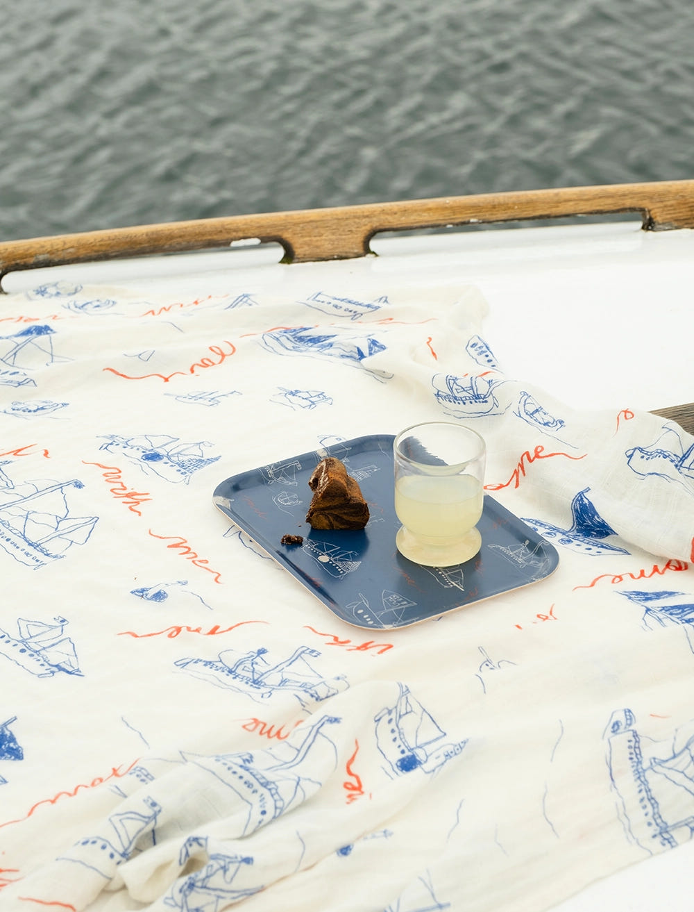 OHOY MUSLIN SHAWL, BLUE/WHITE