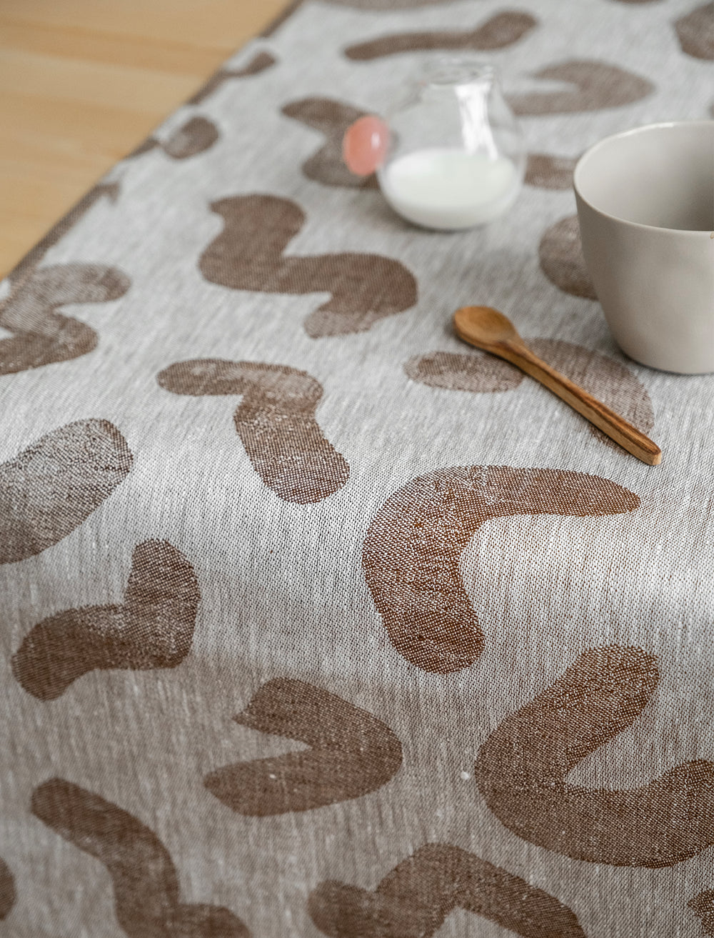 UDON LINEN TABLE RUNNER, BROWN