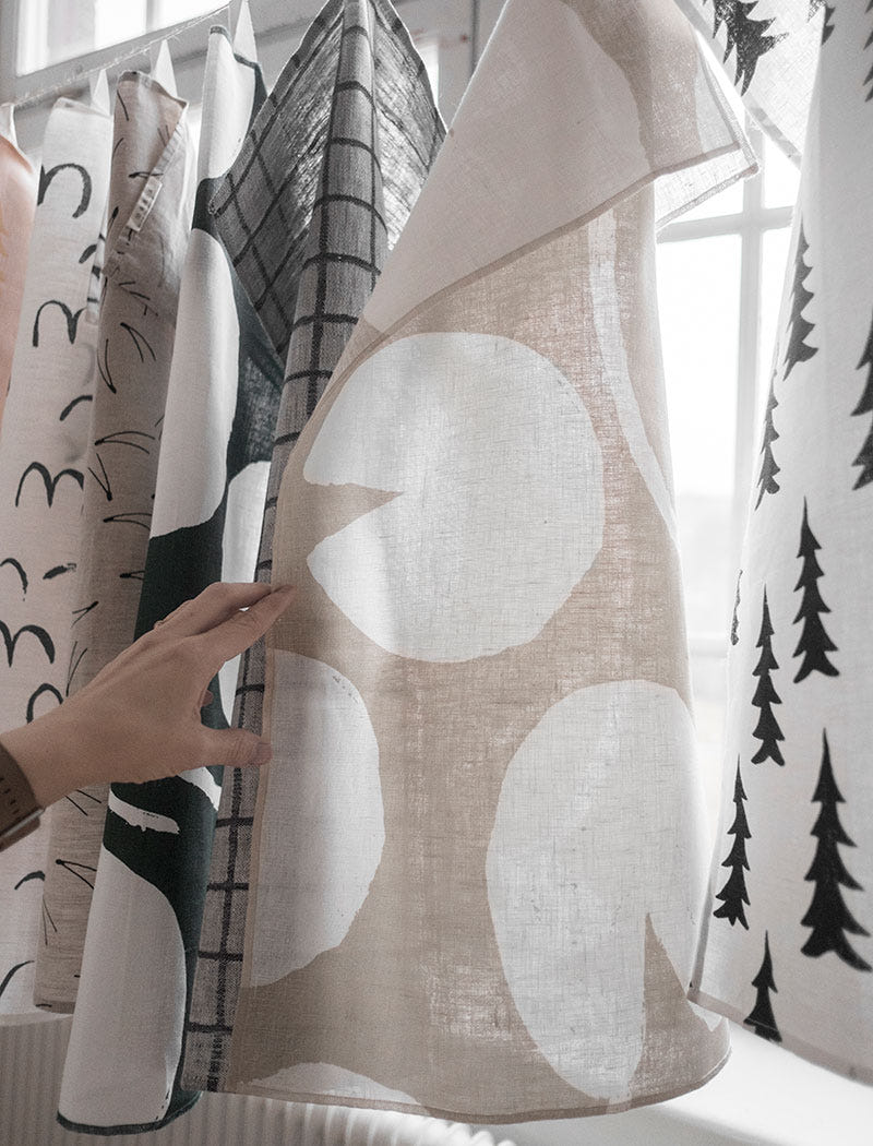 WATER LILIES TEA TOWEL, SAND