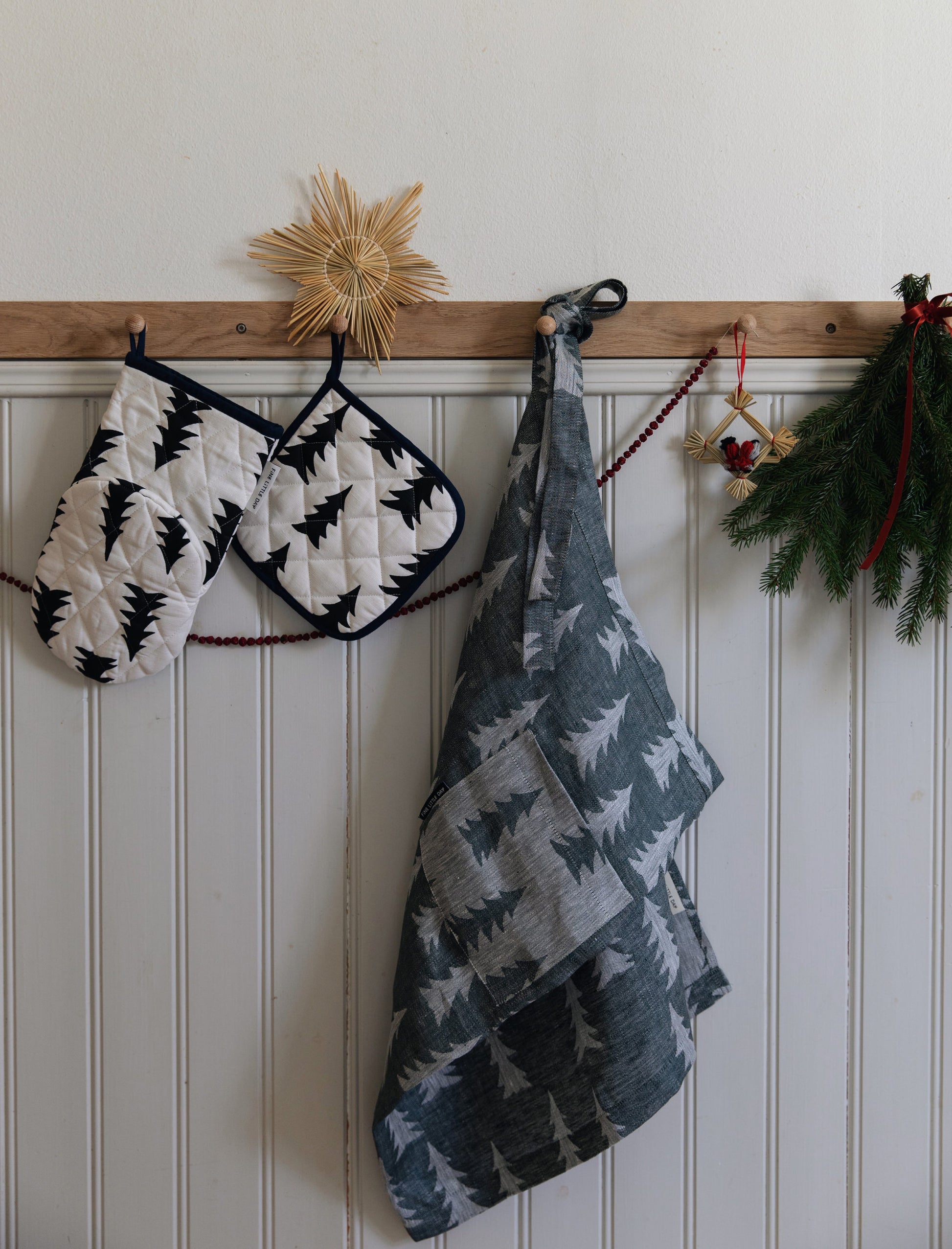 GRAN MIDJEFÖRKLÄDE LINNE, MÖRKGRÖN