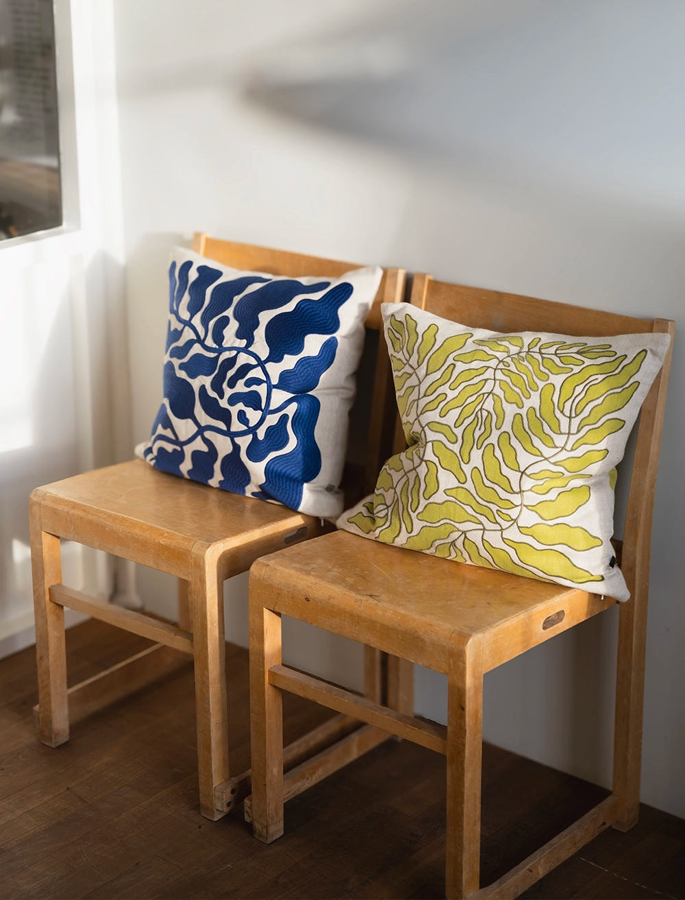 LEAVES EMBROIDERED CUSHION COVER, LIME