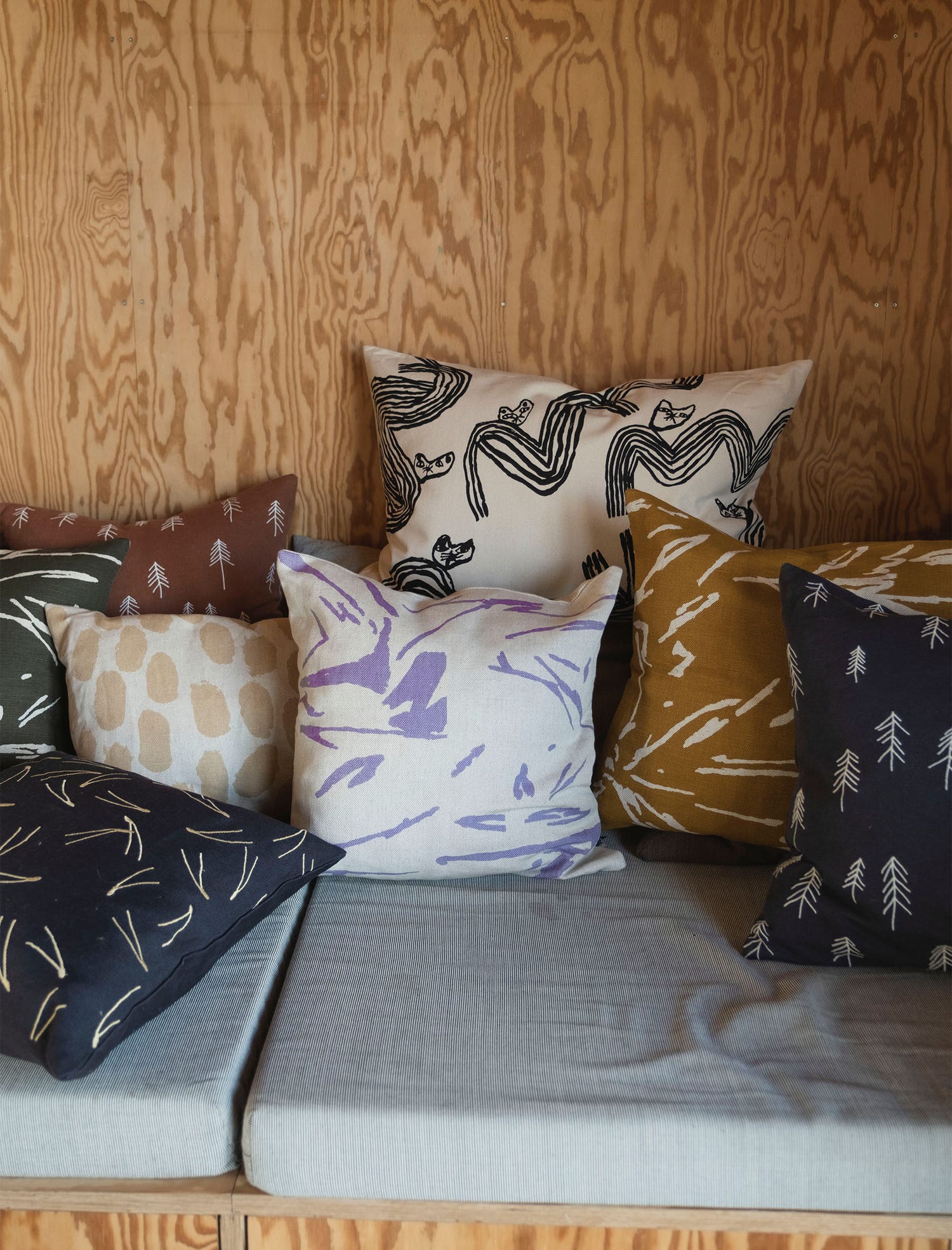 THE LIGHT CUSHION COVER, LILAC