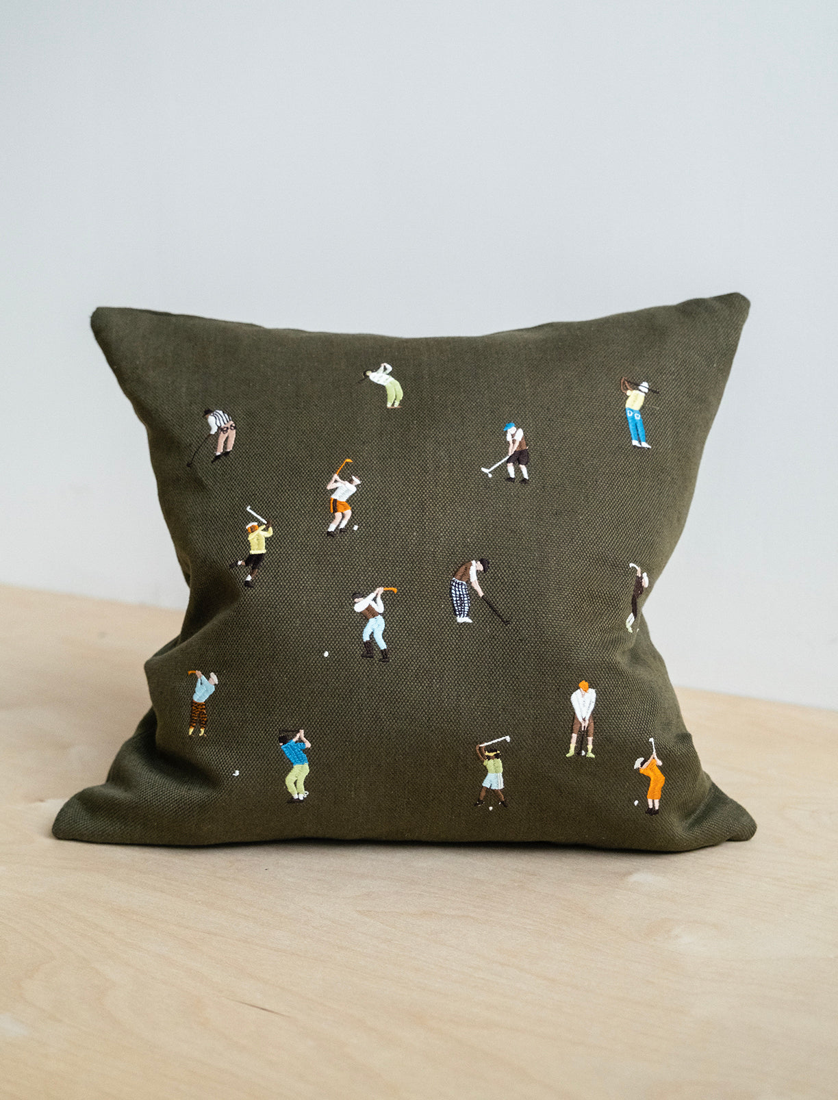GOLFERS EMBROIDERED CUSHION COVER