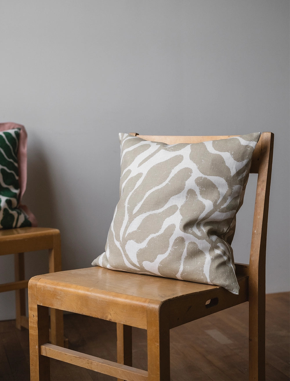 LEAVES KUDDFODRAL, SAND