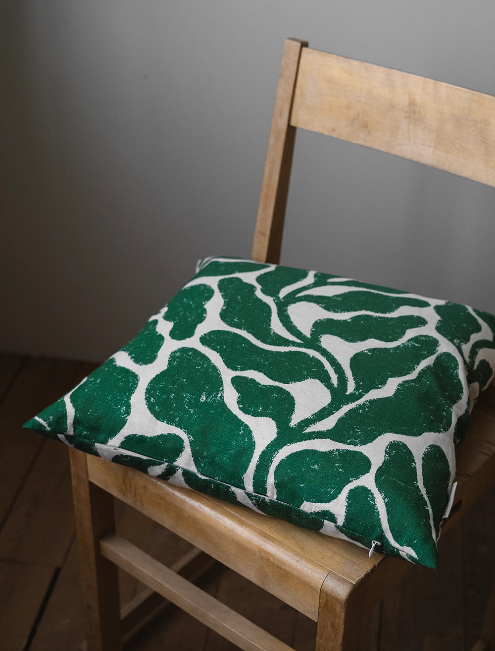 LEAVES CUSHION COVER, GREEN