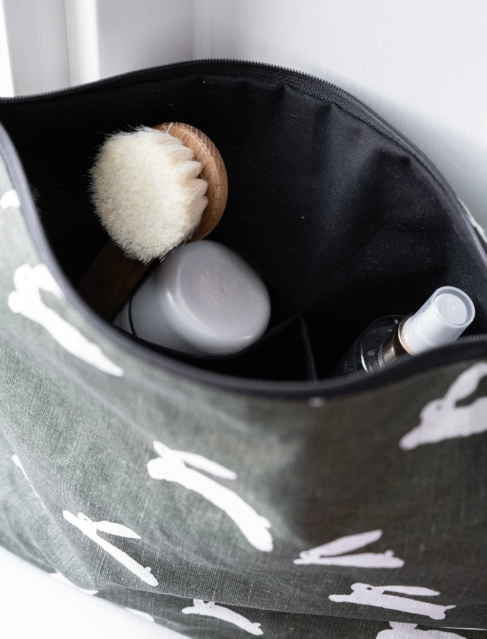 RABBIT POUCH LARGE, GREEN