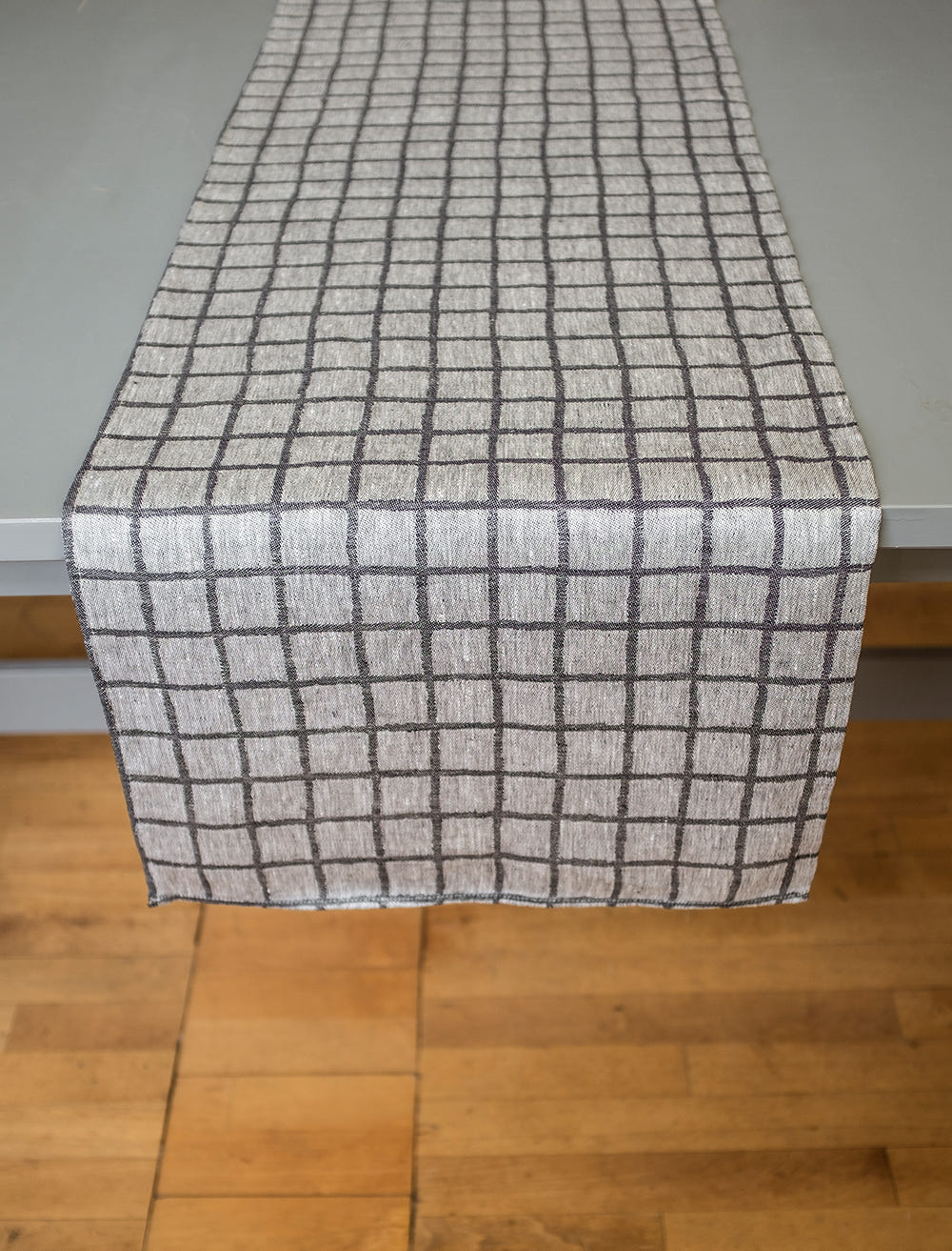 RUTIG JACQUARD WOVEN TABLE RUNNER, BLACK