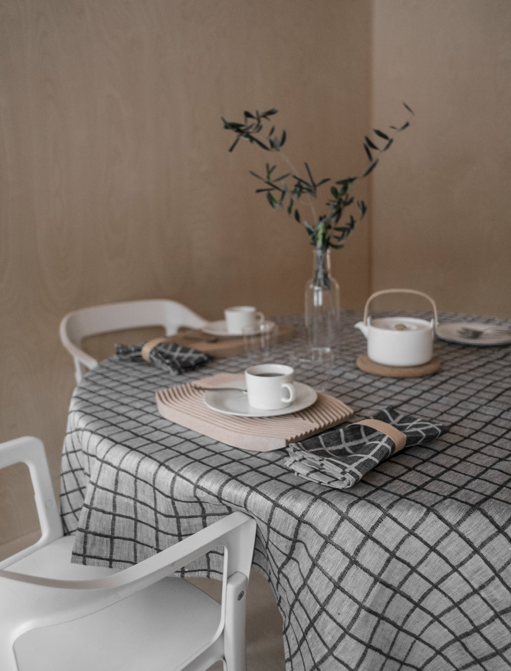 RUTIG JACQUARD WOVEN TABLECLOTH, BLACK - 147×147 cm
