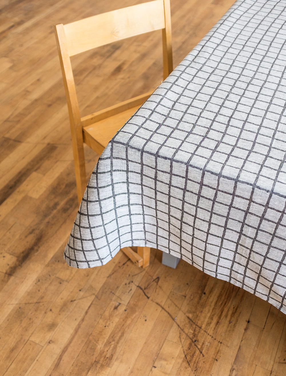 RUTIG JACQUARD WOVEN TABLECLOTH, BLACK - 147×147 cm