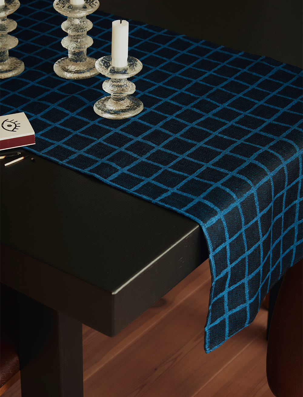 RUTIG JACQUARD WOVEN TABLE RUNNER, BLUE/BLACK