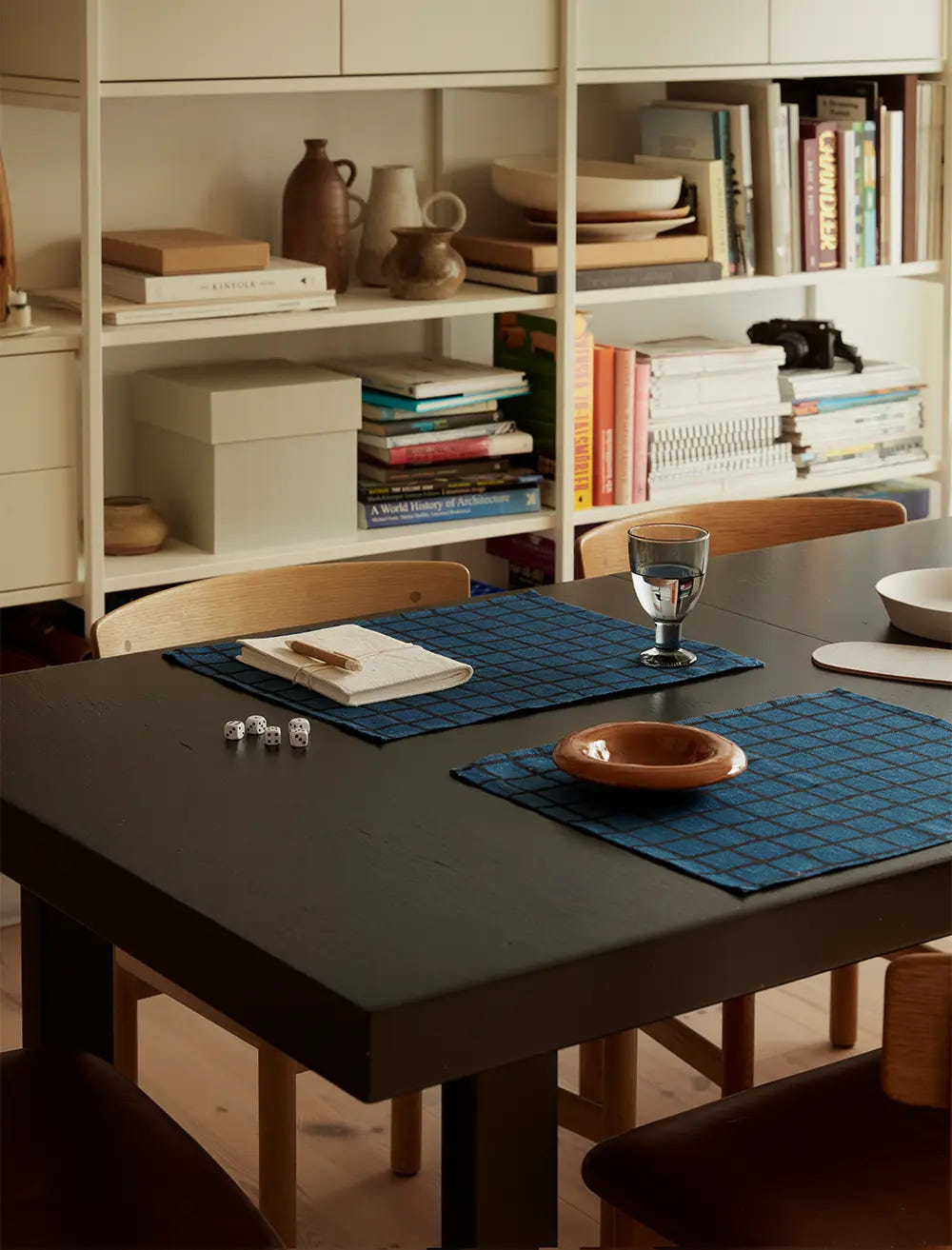 RUTIG JACQUARD WOVEN PLACEMAT, BLUE/BLACK