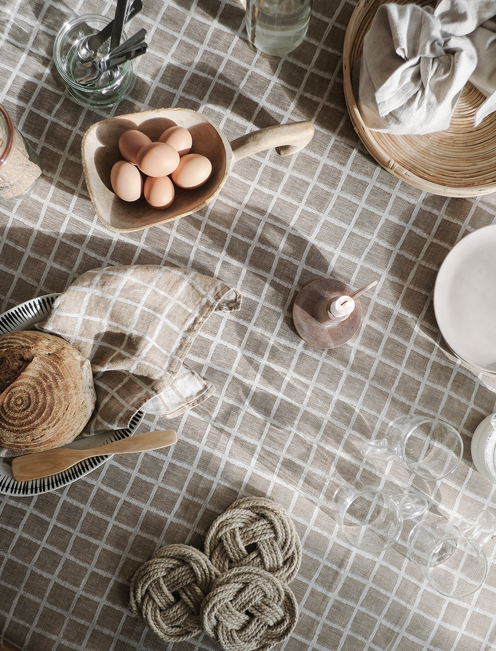 RUTIG JACQUARD WOVEN TABLECLOTH, BROWN - 147x147 cm