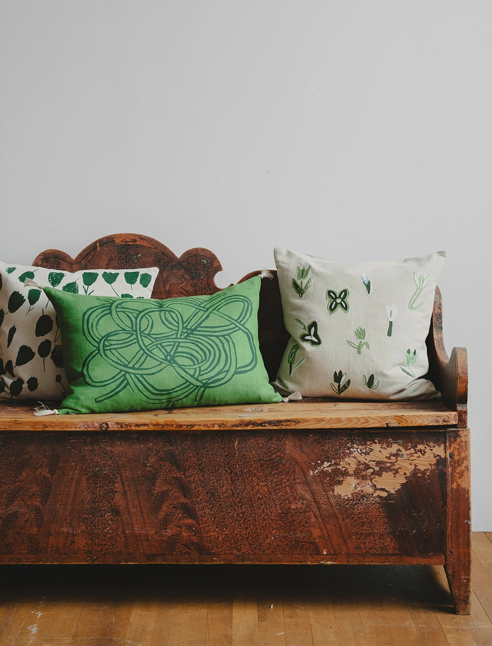 TULIP BRODERAT KUDDFODRAL, GRÖN