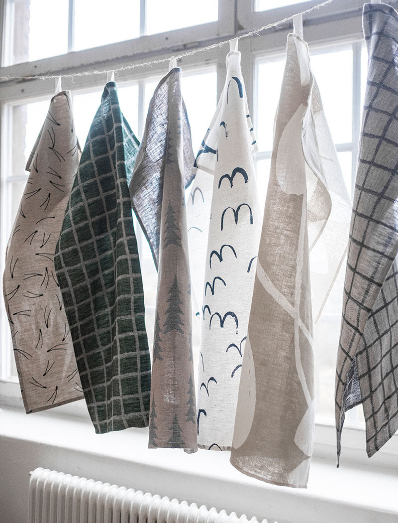 WATER LILIES TEA TOWEL, SAND