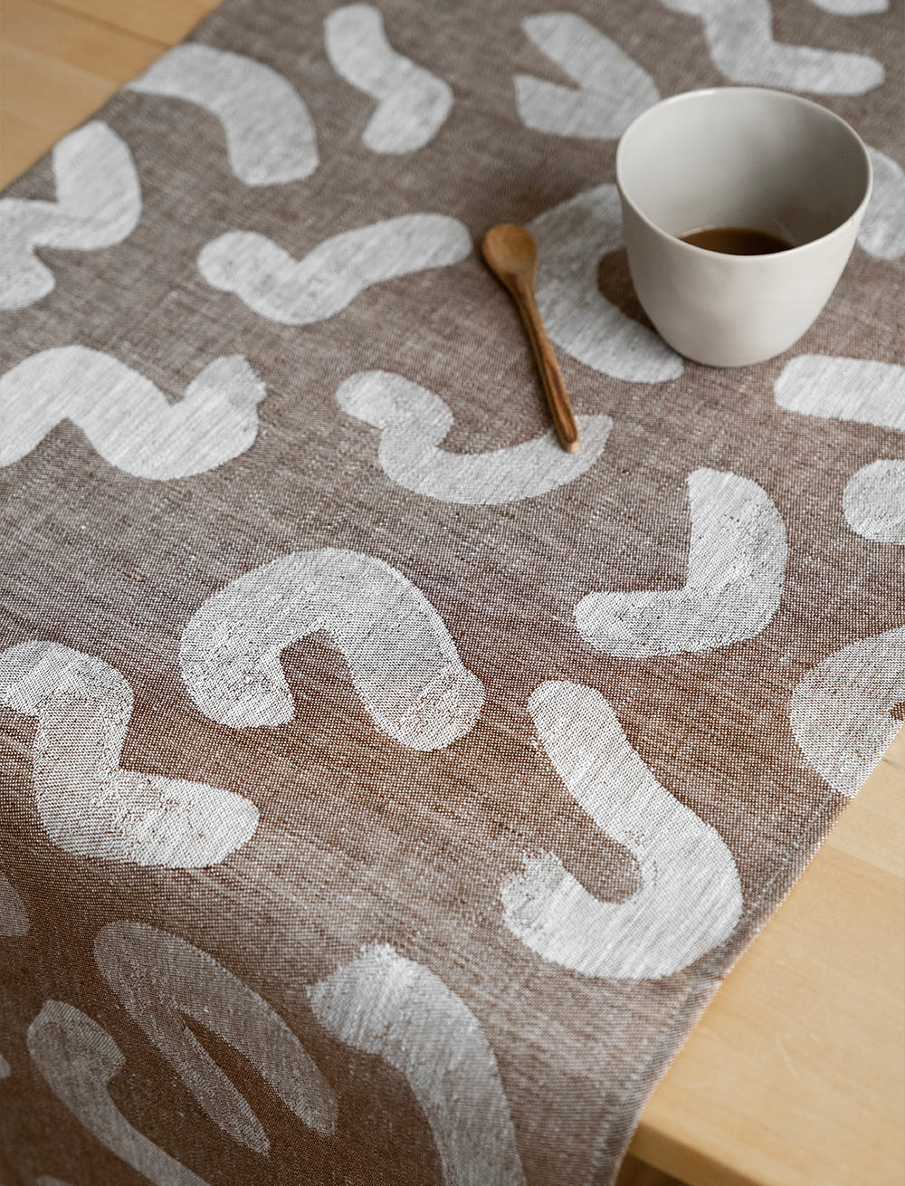UDON LINEN TABLE RUNNER, BROWN