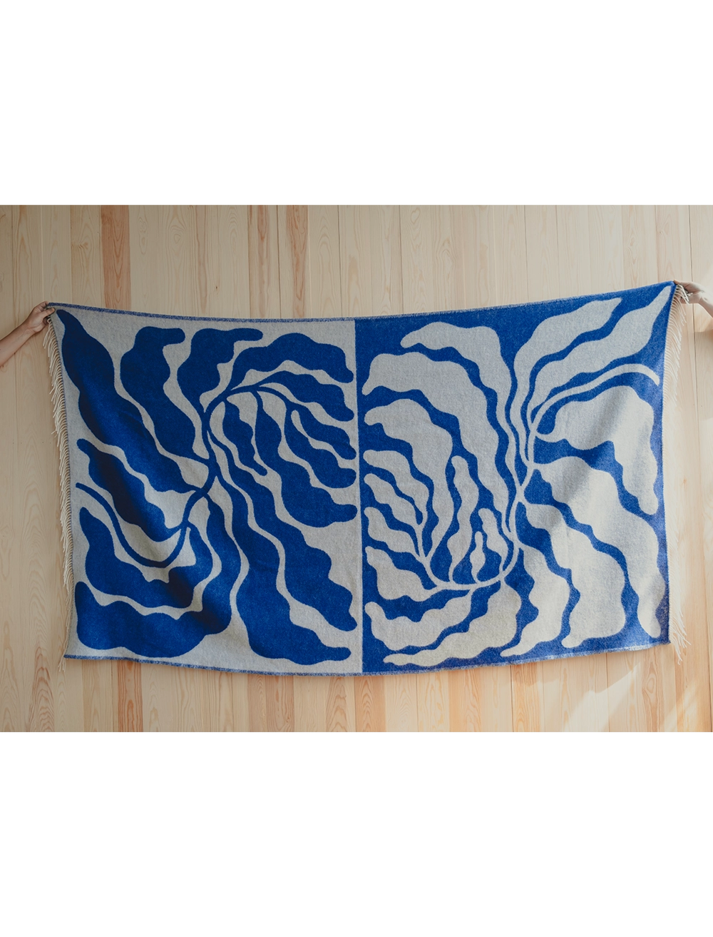 LEAVES LARGE WOOL BLANKET, BLUE/WHITE