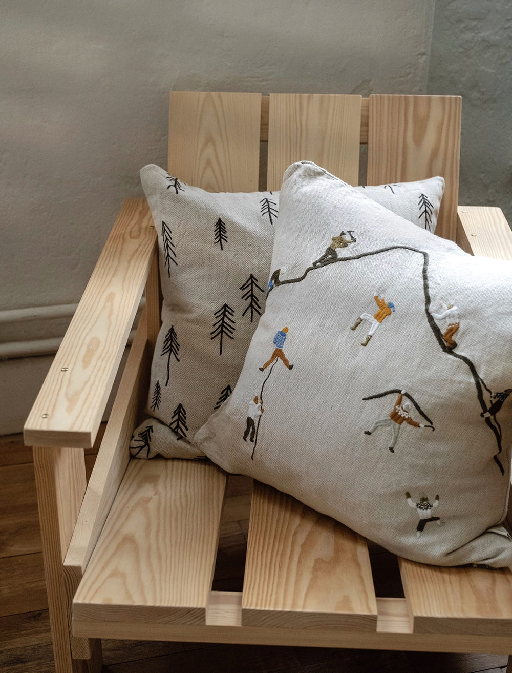 MOUNTAIN CLIMBERS EMBROIDERED CUSHION COVER