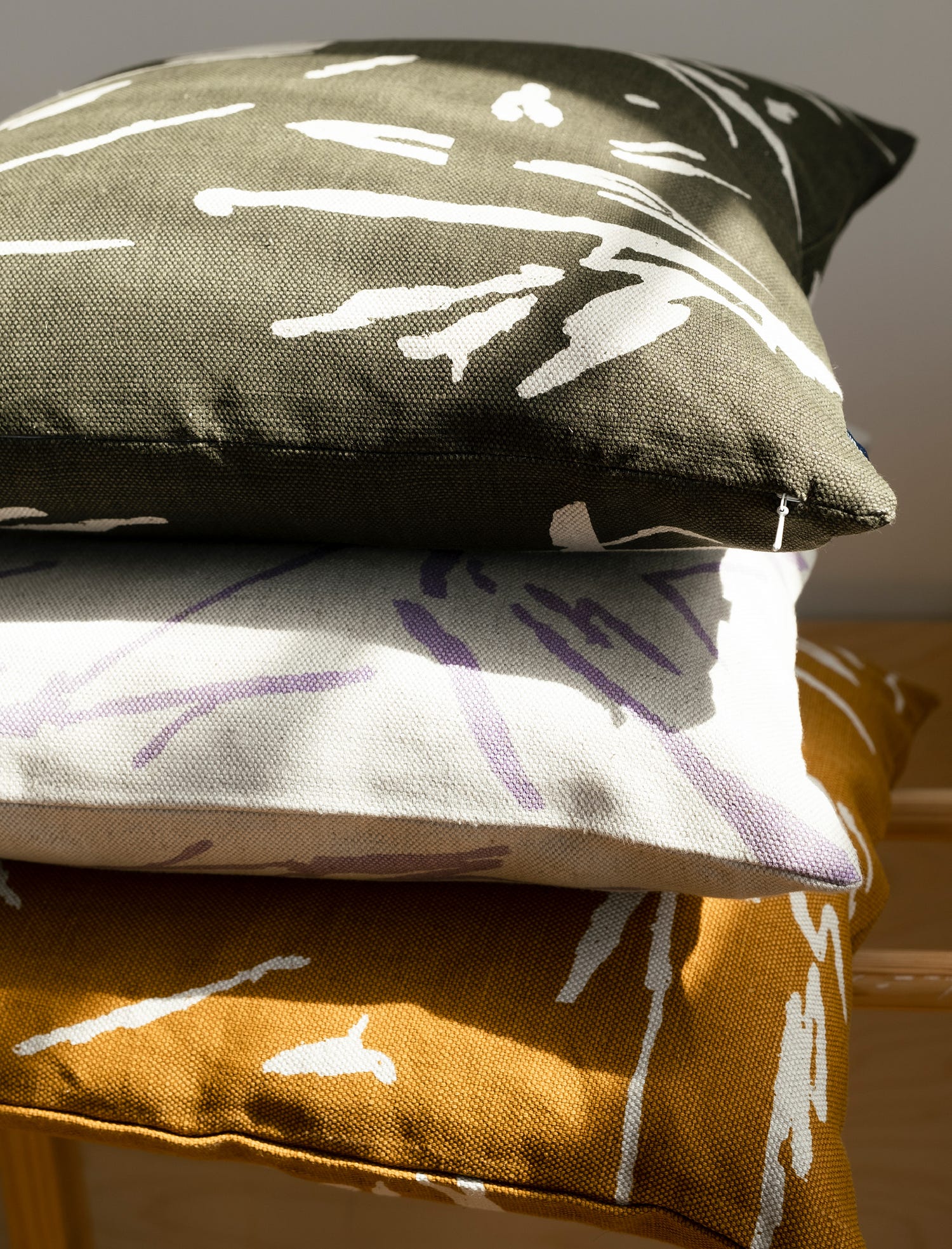 THE LIGHT CUSHION COVER, DARK OLIVE