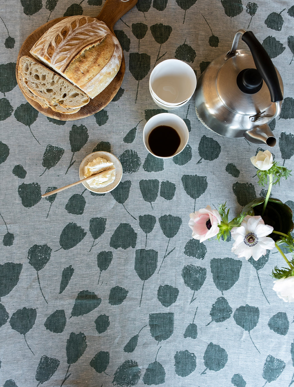 BOUQUET LINEN TABLECLOTH, GREEN - 147×147 cm
