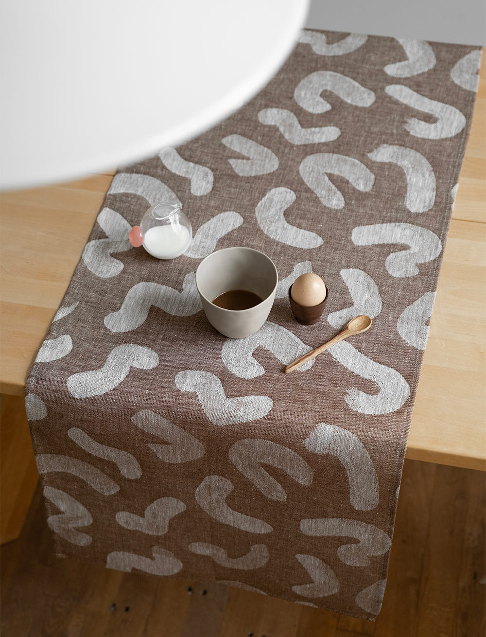 UDON LINEN TABLE RUNNER, BROWN