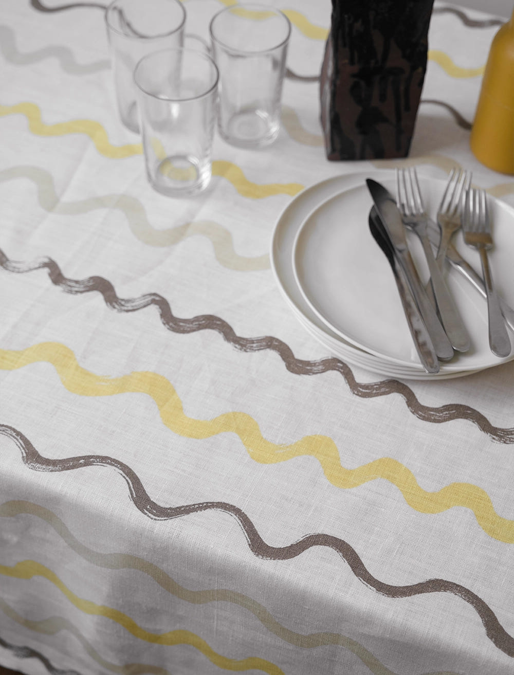 RANDIG LEINEN TISCHDECKE