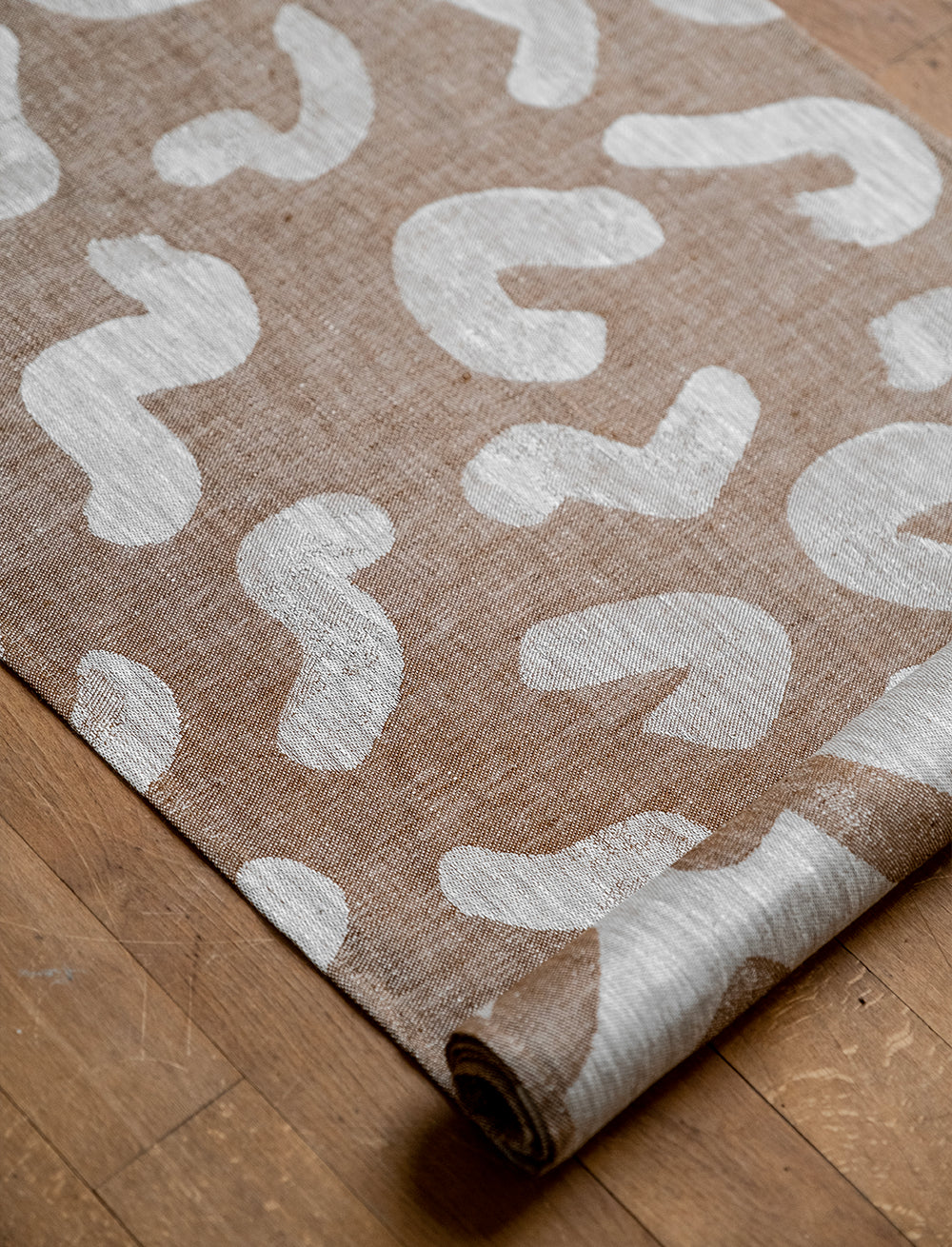 UDON LINEN TABLE RUNNER, BROWN