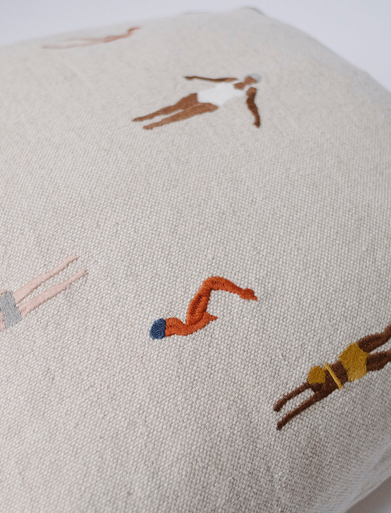 SWIMMERS BRODERAT KUDDFODRAL