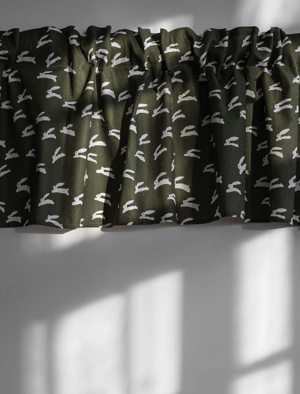RABBIT SHORT CURTAIN, GREEN
