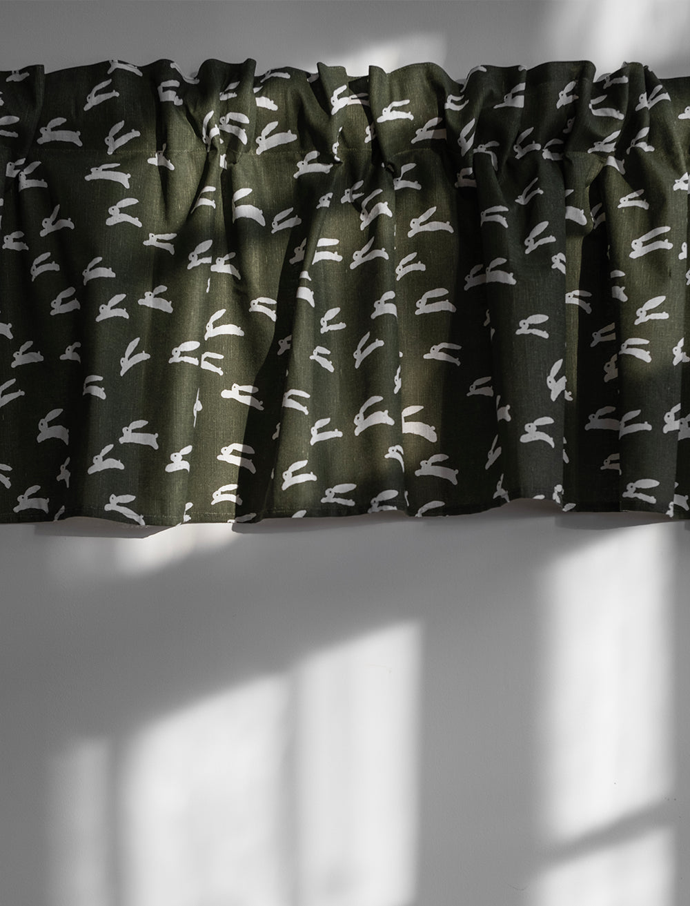 RABBIT SHORT CURTAIN, GREEN