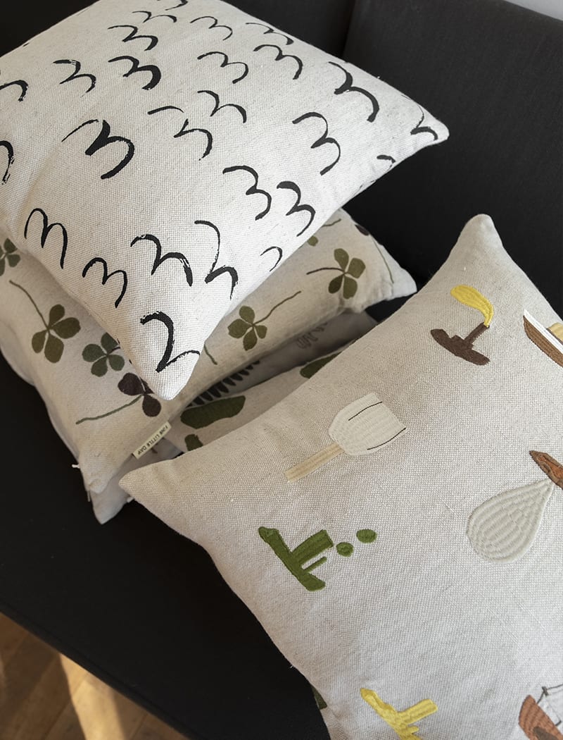 BIRD CUSHION COVER, BLACK