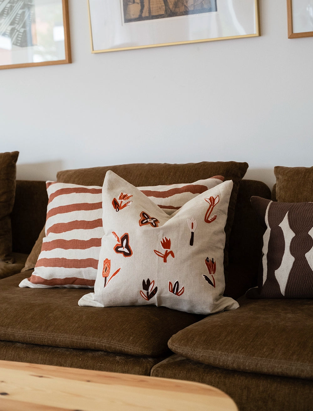 TULIP BRODERAT KUDDFODRAL, RÖD