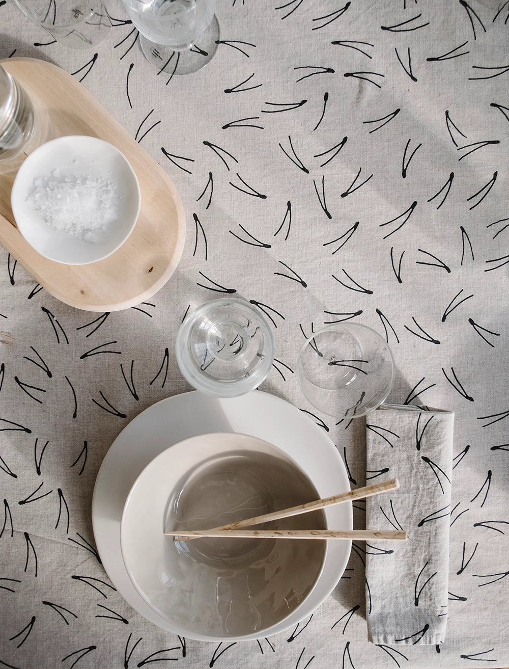 BARR TABLECLOTH, NATURE/BLACK - 137×238 cm