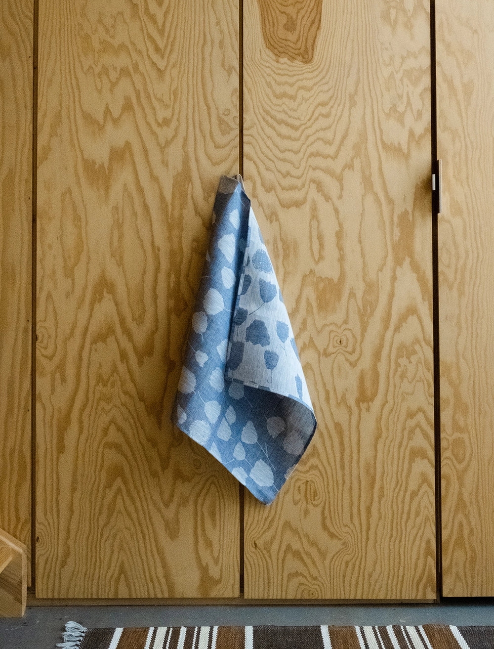 BOUQUET LINEN TEA TOWEL, BLUE