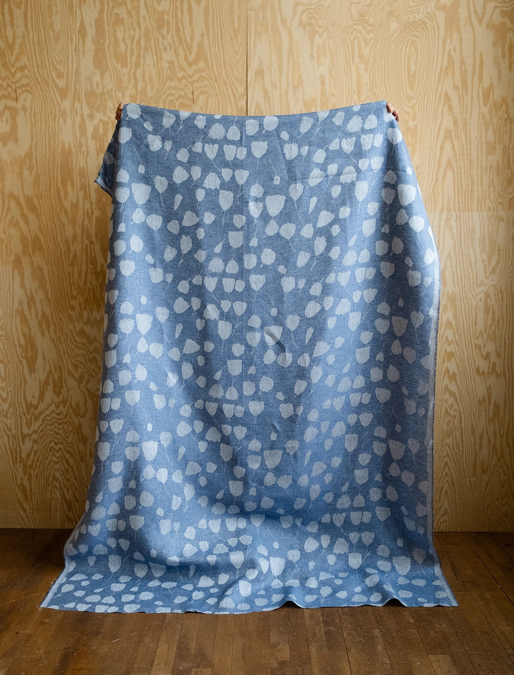 BOUQUET LINEN FABRIC BY THE METRE, BLUE