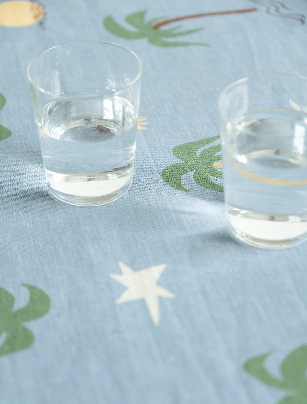 PALMS LINEN TABLE RUNNER