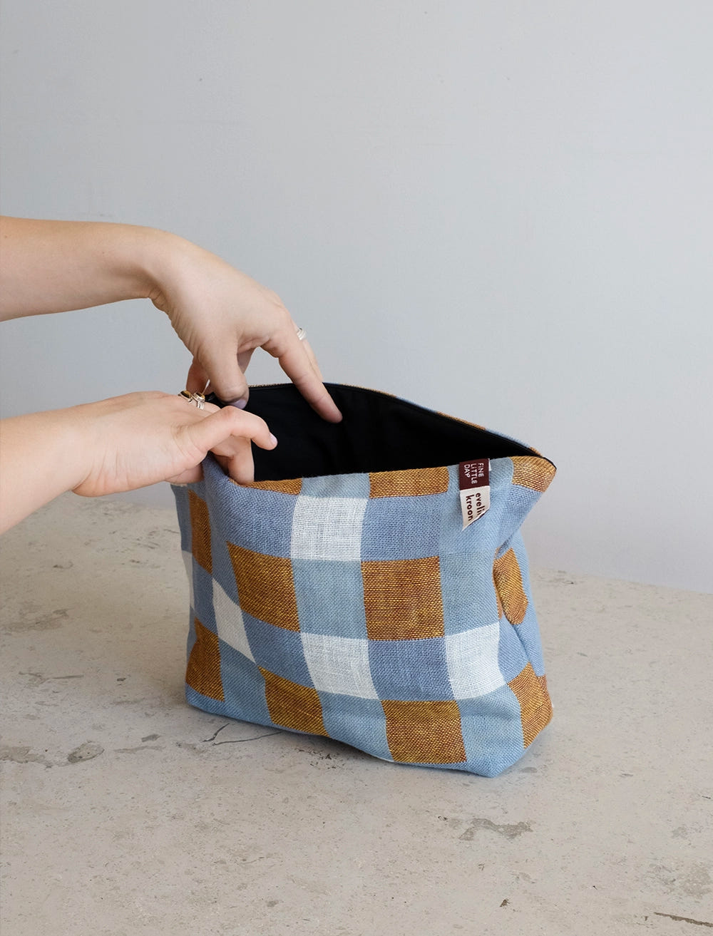 RUTAN WOVEN POUCH, OAT