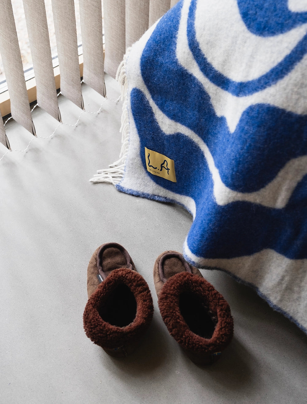 LEAVES LARGE WOOL BLANKET, BLUE/WHITE